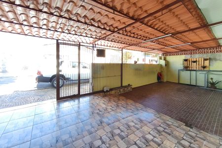 Casa à venda com 170m², 3 quartos e 3 vagas Casa à venda com 170m², 3 quartos e 3 vagasQuintal - Garagem