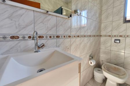Casa à venda com 170m², 3 quartos e 3 vagas Casa à venda com 170m², 3 quartos e 3 vagasBanheiro Social
