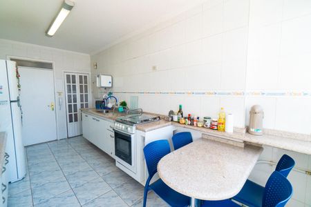 Apartamento à venda com 112m², 3 quartos e 1 vaga Apartamento à venda com 112m², 3 quartos e 1 vagaCozinha e Área de Serviço