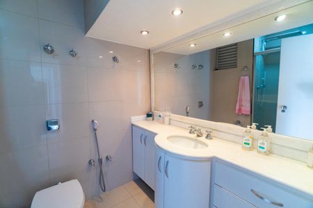 Apartamento à venda com 112m², 3 quartos e 1 vaga Apartamento à venda com 112m², 3 quartos e 1 vagaBanheiro Social