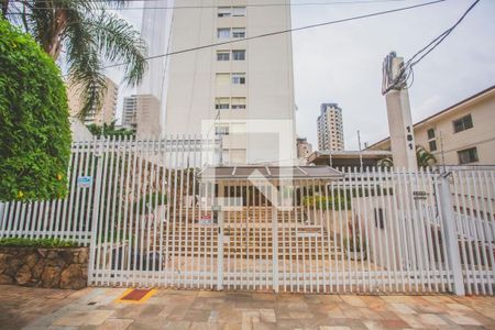 Apartamento à venda com 112m², 3 quartos e 1 vaga Apartamento à venda com 112m², 3 quartos e 1 vagaFachada e portaria