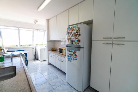Apartamento à venda com 112m², 3 quartos e 1 vaga Apartamento à venda com 112m², 3 quartos e 1 vagaCozinha e Área de Serviço