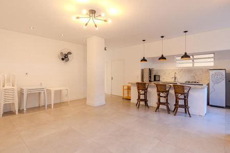 Apartamento para alugar com 60m², 2 quartos e 1 vaga Apartamento para alugar com 60m², 2 quartos e 1 vagaÁrea comum - Salão de festas