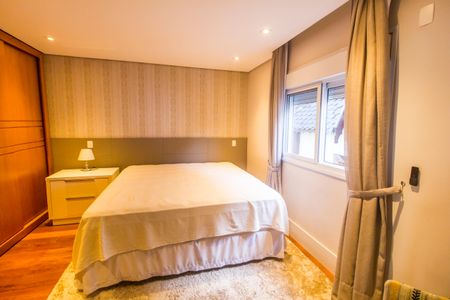 Casa de condomínio para alugar com 350m², 3 quartos e 2 vagas Casa de condomínio para alugar com 350m², 3 quartos e 2 vagasSuíte 3