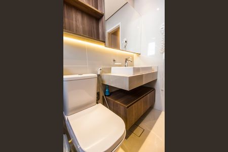 Casa de condomínio para alugar com 350m², 3 quartos e 2 vagas Casa de condomínio para alugar com 350m², 3 quartos e 2 vagasBanheiro da Suíte