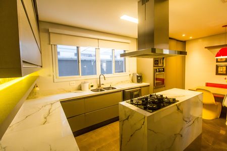 Casa de condomínio para alugar com 350m², 3 quartos e 2 vagas Casa de condomínio para alugar com 350m², 3 quartos e 2 vagasCozinha