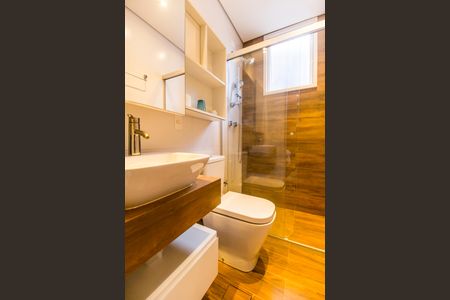 Casa de condomínio para alugar com 350m², 3 quartos e 2 vagas Casa de condomínio para alugar com 350m², 3 quartos e 2 vagasBanheiro da Suíte