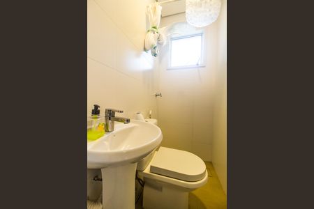 Casa de condomínio para alugar com 350m², 3 quartos e 2 vagas Casa de condomínio para alugar com 350m², 3 quartos e 2 vagasBanheiro de serviço