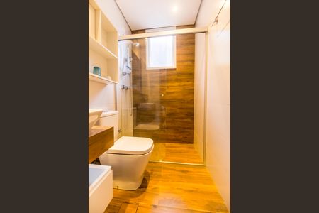 Casa de condomínio para alugar com 350m², 3 quartos e 2 vagas Casa de condomínio para alugar com 350m², 3 quartos e 2 vagasBanheiro da Suíte