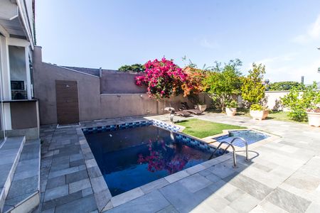 Casa de condomínio para alugar com 350m², 3 quartos e 2 vagas Casa de condomínio para alugar com 350m², 3 quartos e 2 vagasPiscina