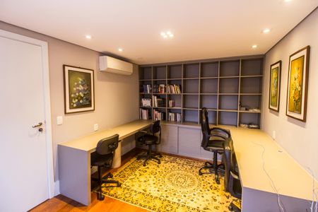 Casa de condomínio para alugar com 350m², 3 quartos e 2 vagas Casa de condomínio para alugar com 350m², 3 quartos e 2 vagasEscritório