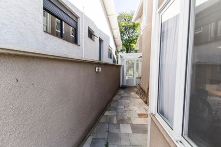 Casa de condomínio para alugar com 350m², 3 quartos e 2 vagas Casa de condomínio para alugar com 350m², 3 quartos e 2 vagasCorredor