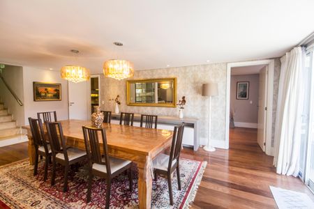Casa de condomínio para alugar com 350m², 3 quartos e 2 vagas Casa de condomínio para alugar com 350m², 3 quartos e 2 vagasSala