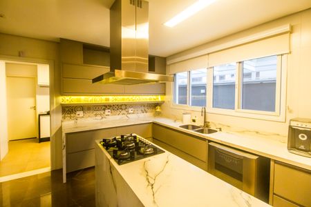 Casa de condomínio para alugar com 350m², 3 quartos e 2 vagas Casa de condomínio para alugar com 350m², 3 quartos e 2 vagasCozinha