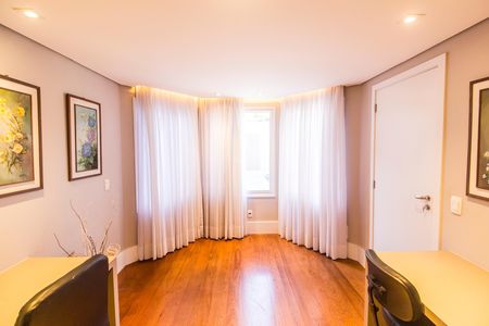 Casa de condomínio para alugar com 350m², 3 quartos e 2 vagas Casa de condomínio para alugar com 350m², 3 quartos e 2 vagasEscritório