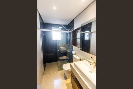 Casa de condomínio para alugar com 350m², 3 quartos e 2 vagas Casa de condomínio para alugar com 350m², 3 quartos e 2 vagasBanheiro da Suíte