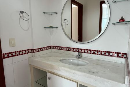 Casa para alugar com 287m², 5 quartos e 2 vagas Casa para alugar com 287m², 5 quartos e 2 vagasBanheiro da Suíte 1 e 2