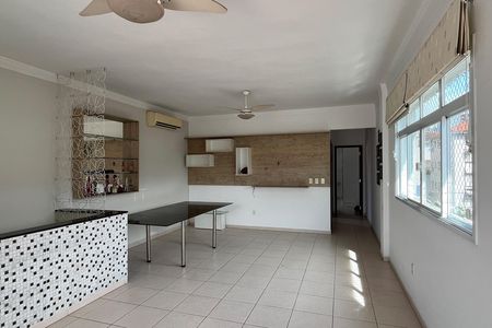 Casa para alugar com 287m², 5 quartos e 2 vagas Casa para alugar com 287m², 5 quartos e 2 vagasSalão de Festas