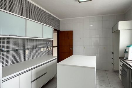 Casa para alugar com 287m², 5 quartos e 2 vagas Casa para alugar com 287m², 5 quartos e 2 vagasCozinha