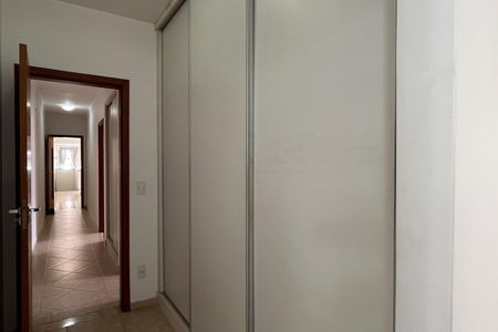 Casa para alugar com 287m², 5 quartos e 2 vagas Casa para alugar com 287m², 5 quartos e 2 vagasSuíte 3