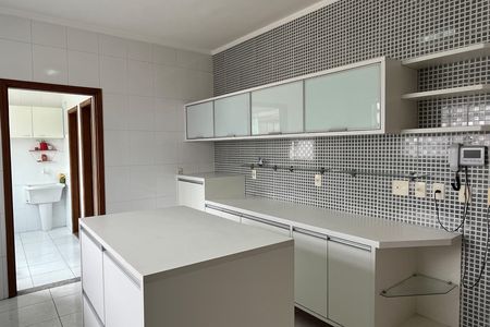 Casa para alugar com 287m², 5 quartos e 2 vagas Casa para alugar com 287m², 5 quartos e 2 vagasCozinha