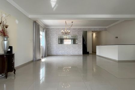 Casa para alugar com 287m², 5 quartos e 2 vagas Casa para alugar com 287m², 5 quartos e 2 vagasSala