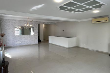 Sala de casa para alugar com 5 quartos, 287m² em Aparecida, Santos