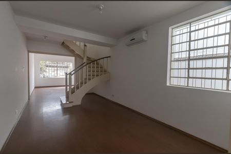 Casa para alugar com 200m², 4 quartos e 2 vagas Casa para alugar com 200m², 4 quartos e 2 vagasSala