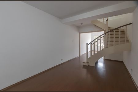 Casa para alugar com 200m², 4 quartos e 2 vagas Casa para alugar com 200m², 4 quartos e 2 vagasSala
