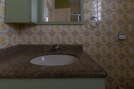 Casa para alugar com 200m², 4 quartos e 2 vagas Casa para alugar com 200m², 4 quartos e 2 vagasBanheiro Corredor
