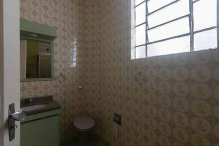 Casa para alugar com 200m², 4 quartos e 2 vagas Casa para alugar com 200m², 4 quartos e 2 vagasBanheiro Corredor