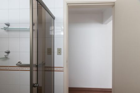 Casa para alugar com 200m², 4 quartos e 2 vagas Casa para alugar com 200m², 4 quartos e 2 vagasBanheiro da Suíte