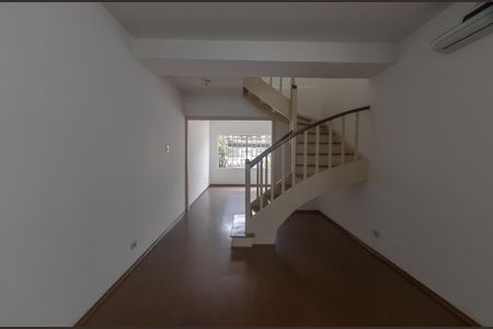 Casa para alugar com 200m², 4 quartos e 2 vagas Casa para alugar com 200m², 4 quartos e 2 vagasSala