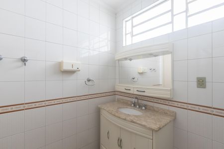 Casa para alugar com 200m², 4 quartos e 2 vagas Casa para alugar com 200m², 4 quartos e 2 vagasBanheiro da Suíte