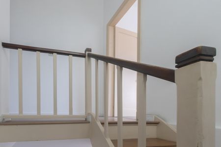 Casa para alugar com 200m², 4 quartos e 2 vagas Casa para alugar com 200m², 4 quartos e 2 vagasEscada