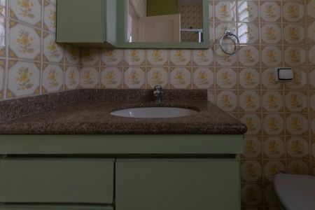 Casa para alugar com 200m², 4 quartos e 2 vagas Casa para alugar com 200m², 4 quartos e 2 vagasBanheiro Corredor