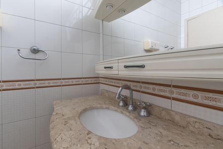 Casa para alugar com 200m², 4 quartos e 2 vagas Casa para alugar com 200m², 4 quartos e 2 vagasBanheiro da Suíte