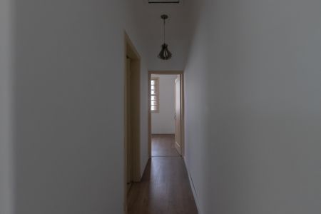Casa para alugar com 200m², 4 quartos e 2 vagas Casa para alugar com 200m², 4 quartos e 2 vagasCorredor