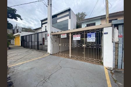 Casa para alugar com 200m², 4 quartos e 2 vagasFachada