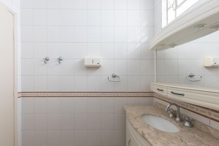 Casa para alugar com 200m², 4 quartos e 2 vagas Casa para alugar com 200m², 4 quartos e 2 vagasBanheiro da Suíte