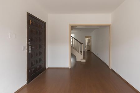 Casa para alugar com 200m², 4 quartos e 2 vagas Casa para alugar com 200m², 4 quartos e 2 vagasSala
