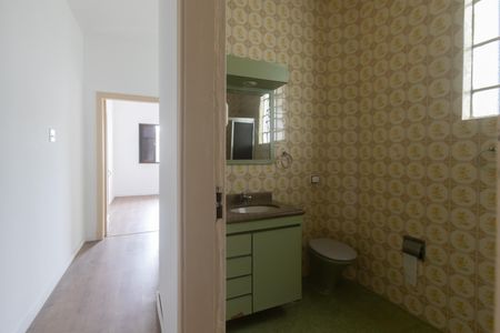 Casa para alugar com 200m², 4 quartos e 2 vagas Casa para alugar com 200m², 4 quartos e 2 vagasBanheiro Corredor