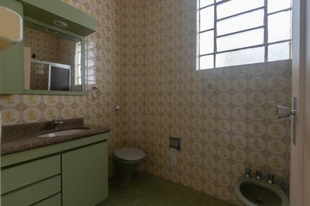Casa para alugar com 200m², 4 quartos e 2 vagas Casa para alugar com 200m², 4 quartos e 2 vagasBanheiro Corredor