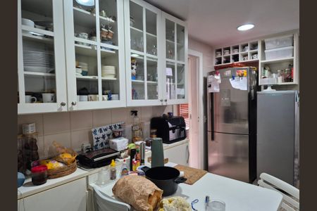 Apartamento para alugar com 220m², 4 quartos e 2 vagas