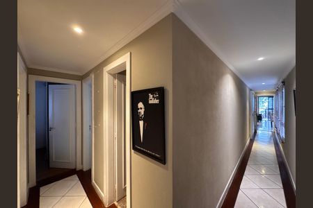 Apartamento para alugar com 220m², 4 quartos e 2 vagasCorredor