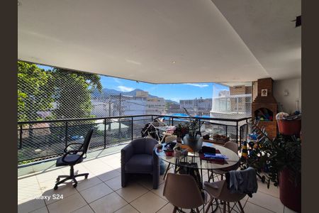 Apartamento para alugar com 220m², 4 quartos e 2 vagas