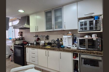 Apartamento para alugar com 220m², 4 quartos e 2 vagas