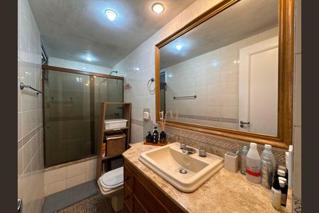 Apartamento para alugar com 220m², 4 quartos e 2 vagasBanheiro  social