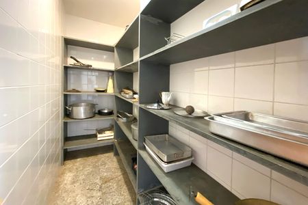 Casa de condomínio à venda com 500m², 5 quartos e 1 vaga Casa de condomínio à venda com 500m², 5 quartos e 1 vagaDespensa 2
