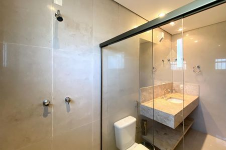 Casa de condomínio à venda com 500m², 5 quartos e 1 vaga Casa de condomínio à venda com 500m², 5 quartos e 1 vagaBanheiro da Suíte 1